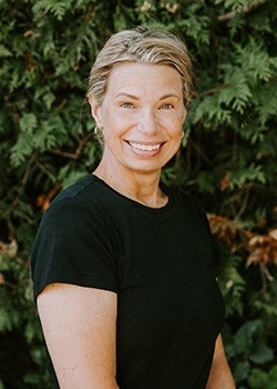 Dental hygienist Sherri